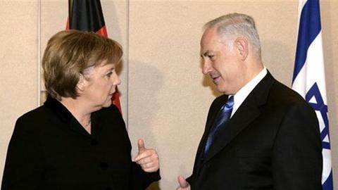 Bei Benjamin Netanjahus Besuch in Deutschland will Bundeskanzlerin Angela Merkel die israelischen Siedlungspläne ansprechen.