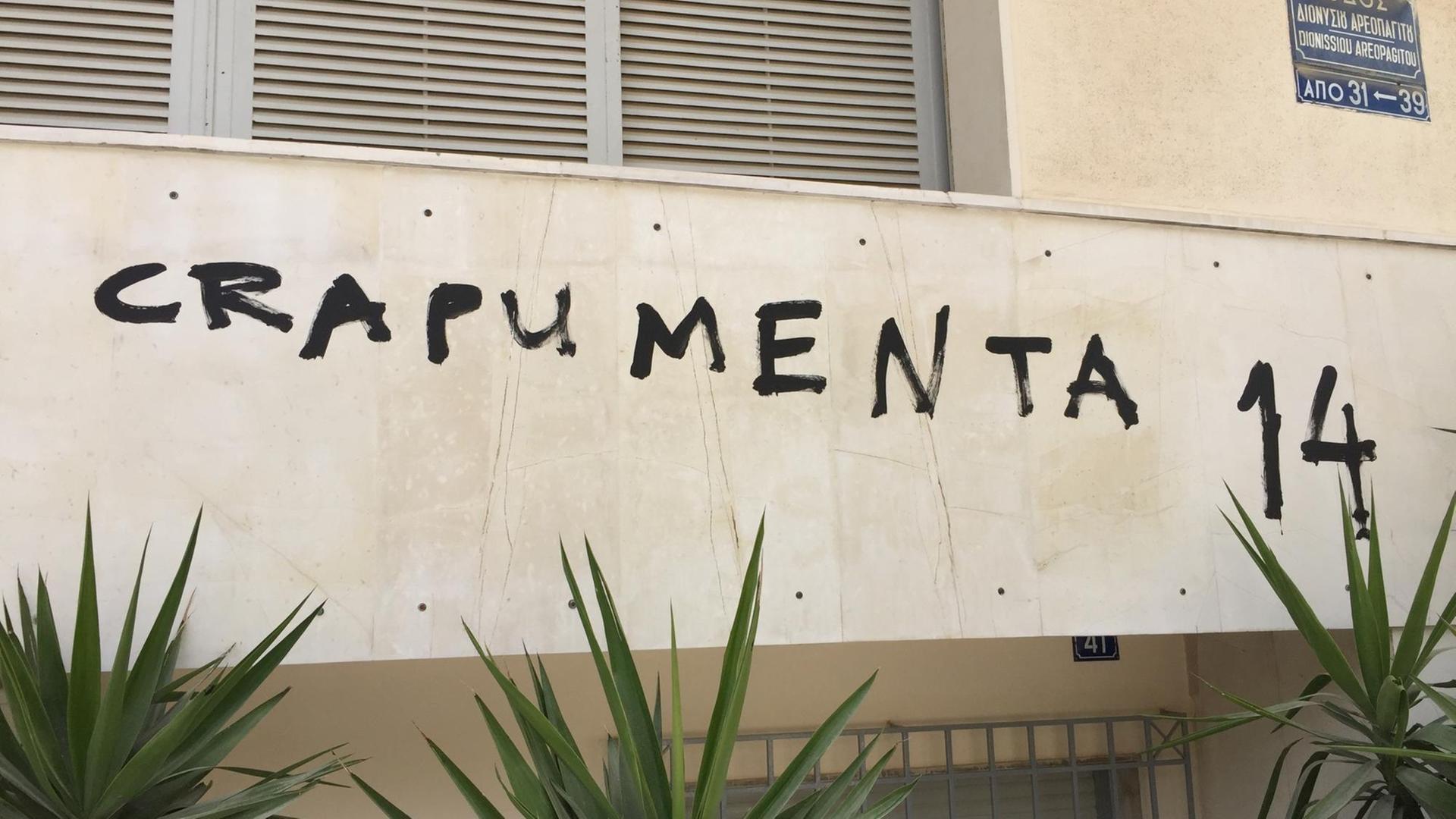 Ein Crapumenta-Graffiti in Athen.