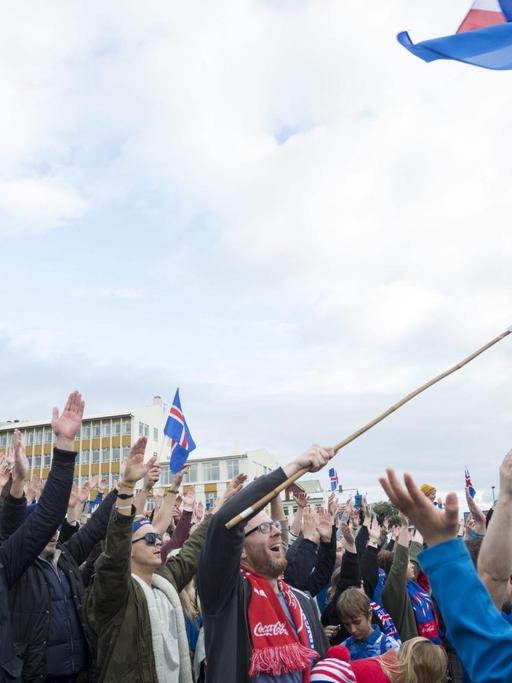 Fans beim Public Viewing in der isländischen Hauptstadt Reykjavik.