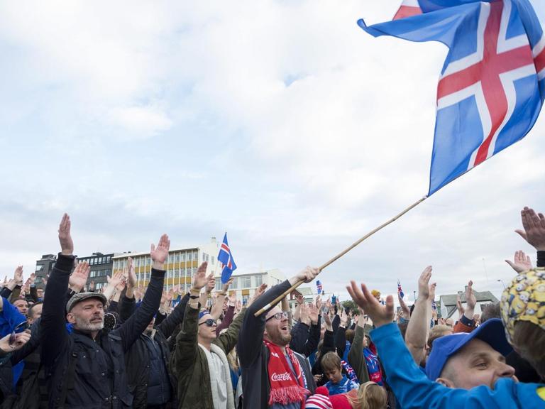 Fans beim Public Viewing in der isländischen Hauptstadt Reykjavik.