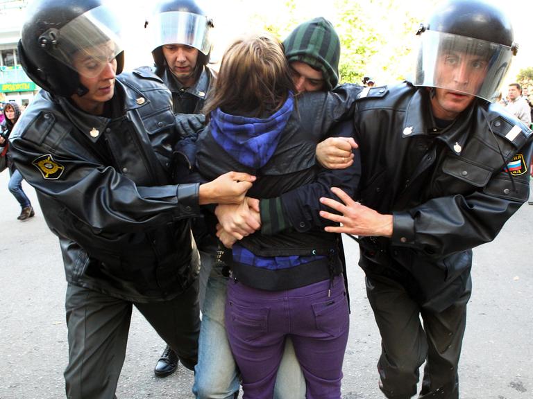 Festnahmen bei einer Demonstration für Gleichberechtigung in Moskau