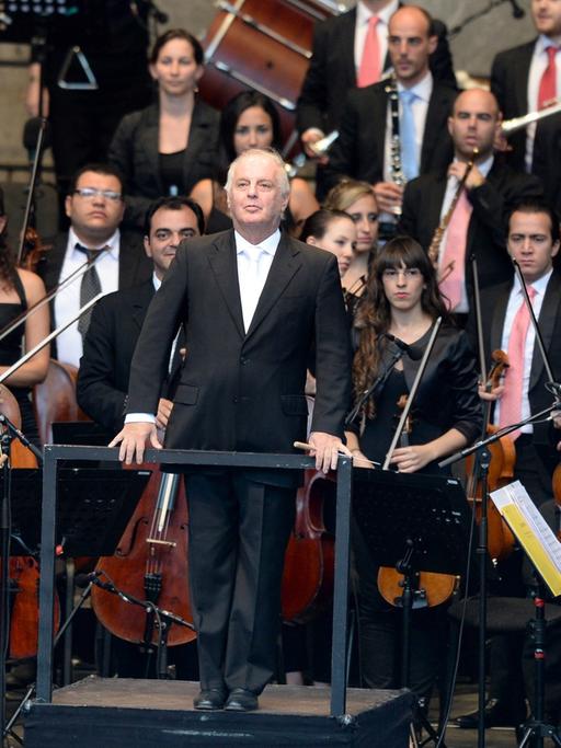 Dirigent Daniel Barenboim und sein West-Eastern Divan Orchestra beim Konzert in der Berliner Waldbühne am 25.8.2013.
