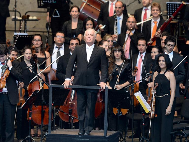 Dirigent Daniel Barenboim und sein West-Eastern Divan Orchestra beim Konzert in der Berliner Waldbühne am 25.8.2013.