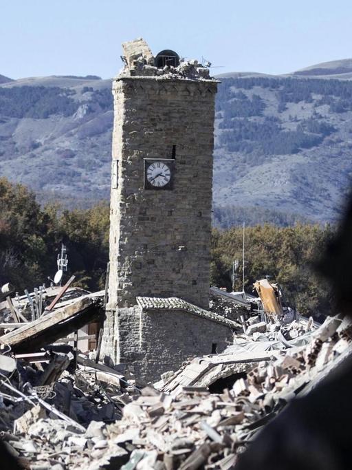 Blick auf den komplett zerstörten Ort Amatrice südlichöstlich von Norcia. Am 30. Oktober 2016 hatte es in Mittelitalien 6 km nördlich von Norcia ein Erdbeben der Stärke 6.6 gegeben.