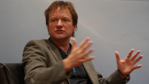 Der niederländische Journalist und Autor Frank Westerman, aufgenommen bei einer Veranstaltung in Berlin.