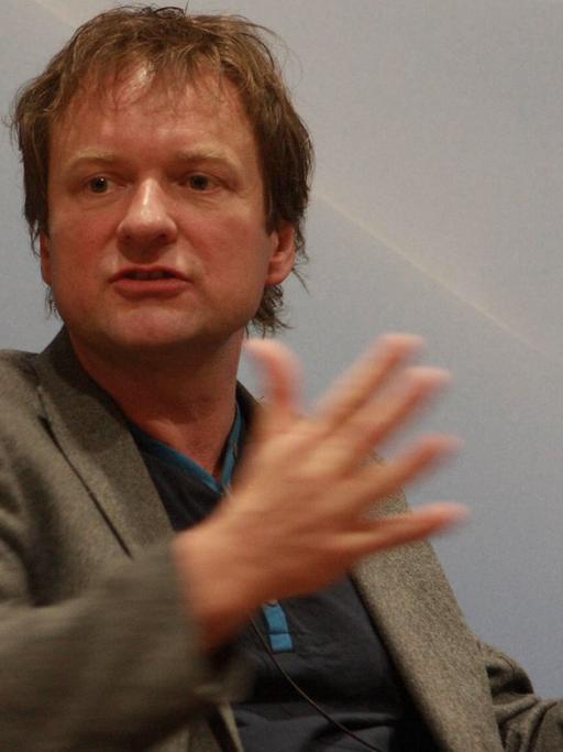 Der niederländische Journalist und Autor Frank Westerman, aufgenommen bei einer Veranstaltung in Berlin.