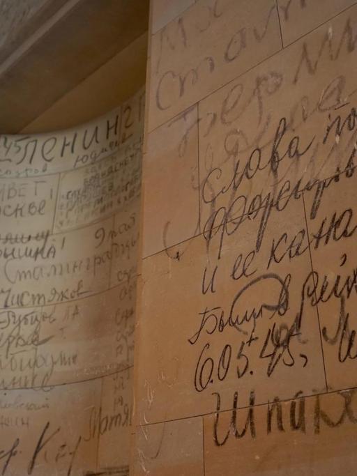 Graffiti russischer Weltkriegssoldaten im Nordflügel des Deutschen Bundestages