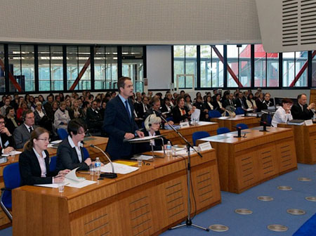 Anhörung vor dem Europäischen Gerichtshof für Menschenrechte, in der es um die Abwägung von Pressefreiheit und Privatsphäre ging.