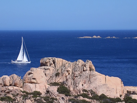 NUR FÜR SONNTAGSSPAZIERGANG: Die Küste von La Maddalena NUR FÜR SONNTAGSSPAZIERGANG: Die Küste von La Maddalena