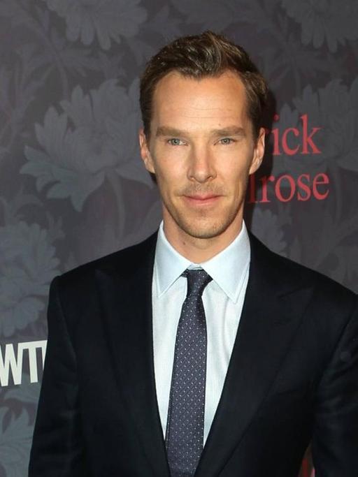 Schauspieler Benedict Cumberbatch im schwarzen Anzug