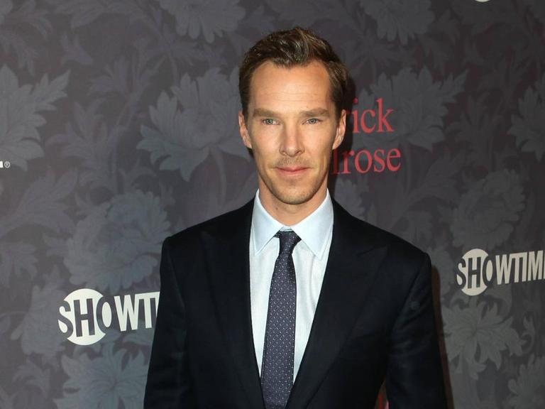 Schauspieler Benedict Cumberbatch im schwarzen Anzug