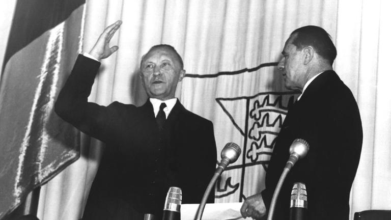 Vereidigung Konrad Adenauers zum ersten Bundeskanzler am 20.9.1949: Seine Wahl wurde mit einer Stimme entschieden.