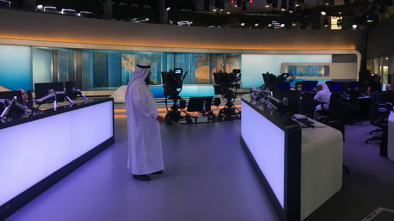 Modernes Fernsehstudio mit Scheich (Al Jazeera, Doha) Modernes Fernsehstudio mit Scheich (Al Jazeera, Doha)