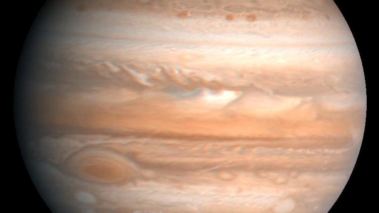 Der Riesenplanet Jupiter verabschiedet sich im November allmählich vom Abendhimmel