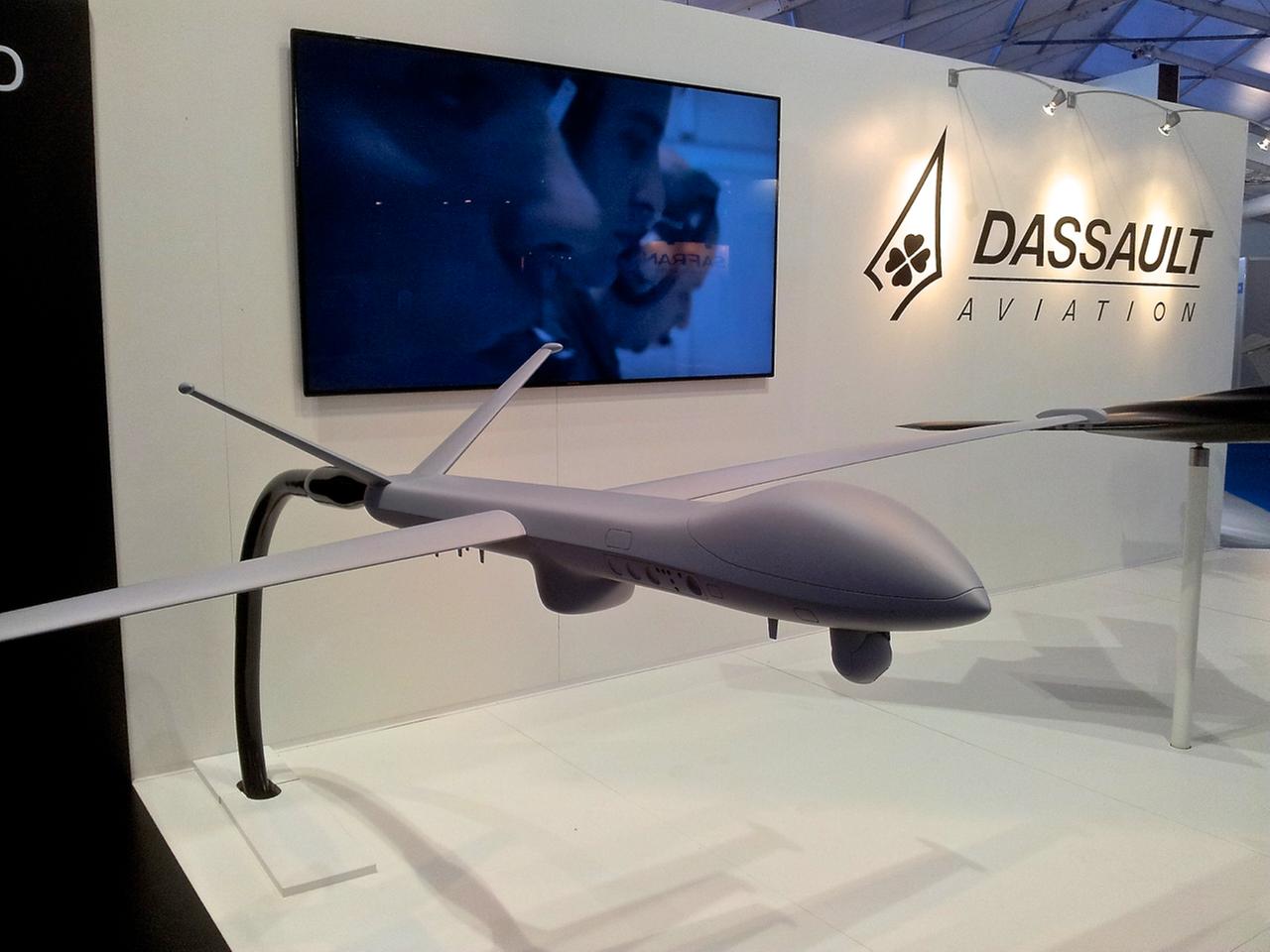 Eine MALE 2020 Drohne auf der Militärmesse in Bordeaux