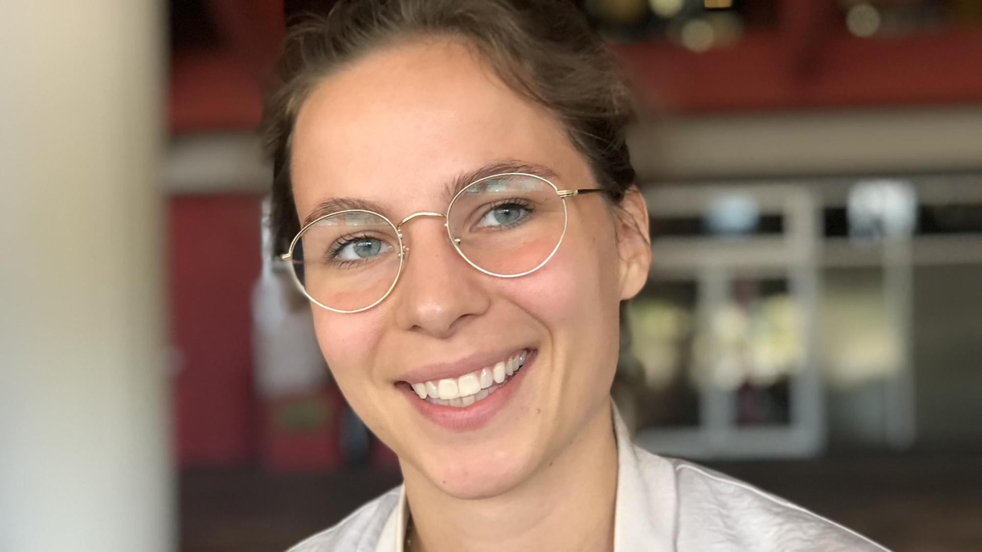 Alice Bertram wartet in Berlin auf einen Referendariatsplatz.