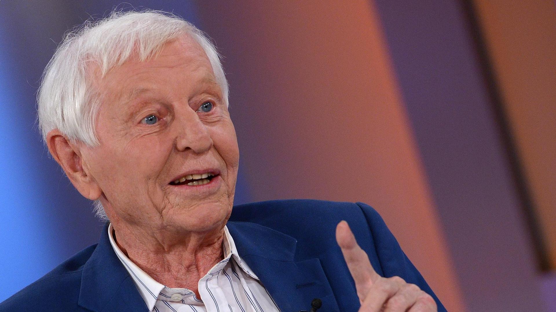 Der Schriftsteller Hans Magnus Enzensberger 12.09.2013 in Hamburg. Der Schriftsteller spricht über die Gefahren der digitalen Welt für die Demokratie