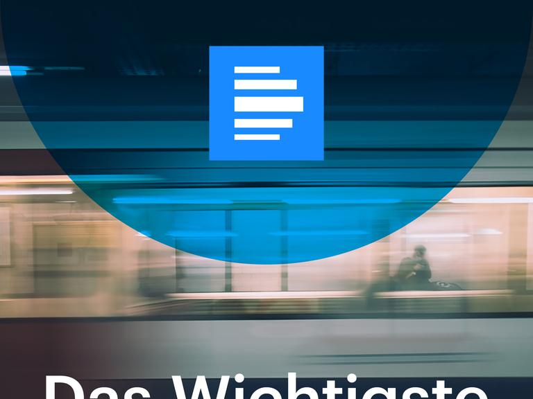 Das Bild zeigt das Podcast-Logo von "Das Wichtigste heute Morgen". Zu sehen ist eine Szene an einer Haltestelle, im Vordergrund ist eine vorbeifahrende Straßenbahn zu erkennen. Durch die Scheiben hindurch sind die Schemen von wartendenen Menschen zu erkennen. Darüber ist zu lesen "Das Wichtigste heute Morgen".