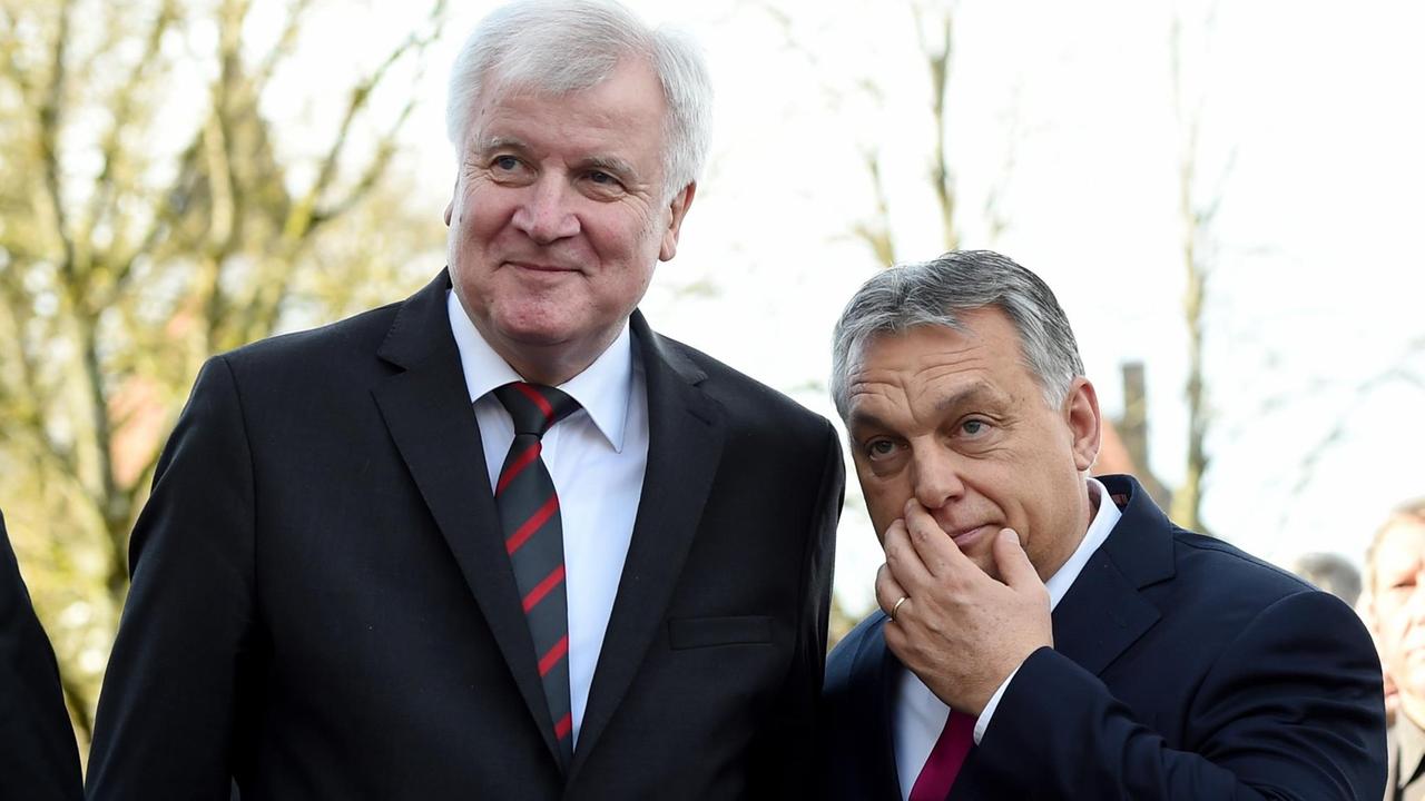 CSU-Chef Seehofer (l.) empfängt den ungarischen Ministerpräsidenten Viktor Orban zur Winterklausur der CSU-Landesgruppe in Seeon
