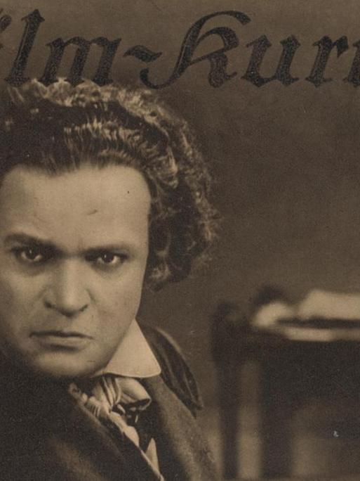 Auf dem Cover der Filmzeitschrift Film-Kurier ist der Schauspieler an einem Flügel sitzend in seiner Rolle als Beethoven zu sehen.