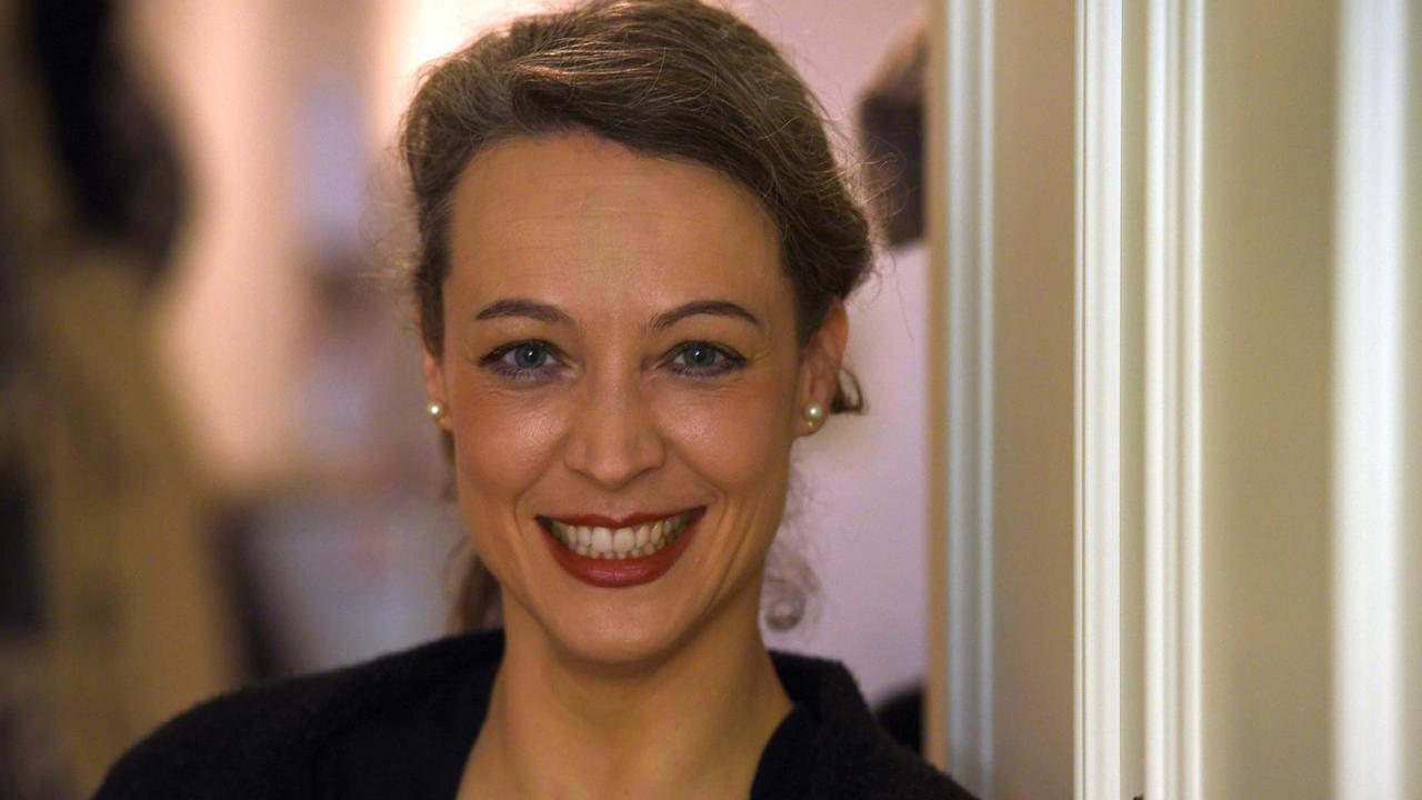 Ein Porträt-Foto zeigt die Lehrerin Verena Brunschweiger  

