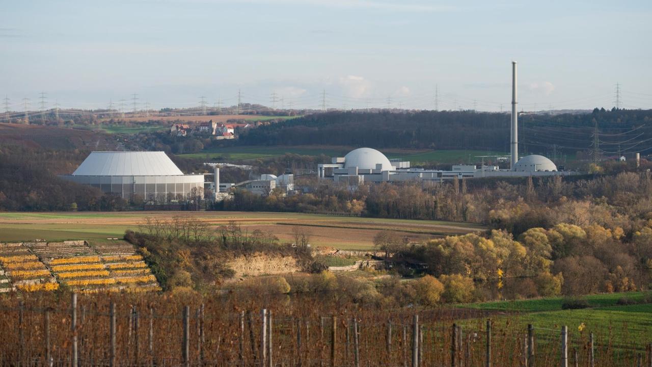 Das Kernkraftwerk Neckarwestheim in Neckarwestheim (Baden-Württemberg), aufgenommen am 13.11.2015. Foto: Marijan Murat/dpa | Verwendung weltweit