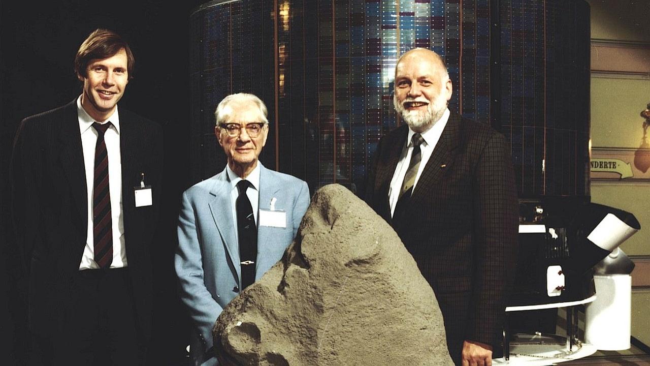Am ESA-Giotto-Projekt beteiligte Wissenschaftler: Der Project Scientist Rüdiger Reinhard, der Kometenforscher Fred Whipple und Horst-Uwe Keller, der Erbauer der Giotto-Kamera (v.l.n.r.)