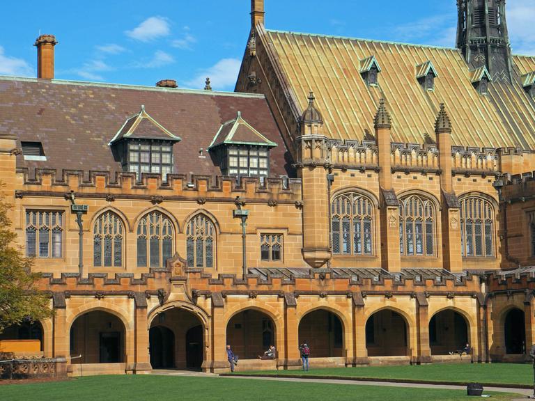 Die Universität Sydney ist die älteste Universität Australiens. Sie wurde 1850 in Sydney gegründet. Zwei Jahre später wurde sie am 11. Oktober 1852 eröffnet