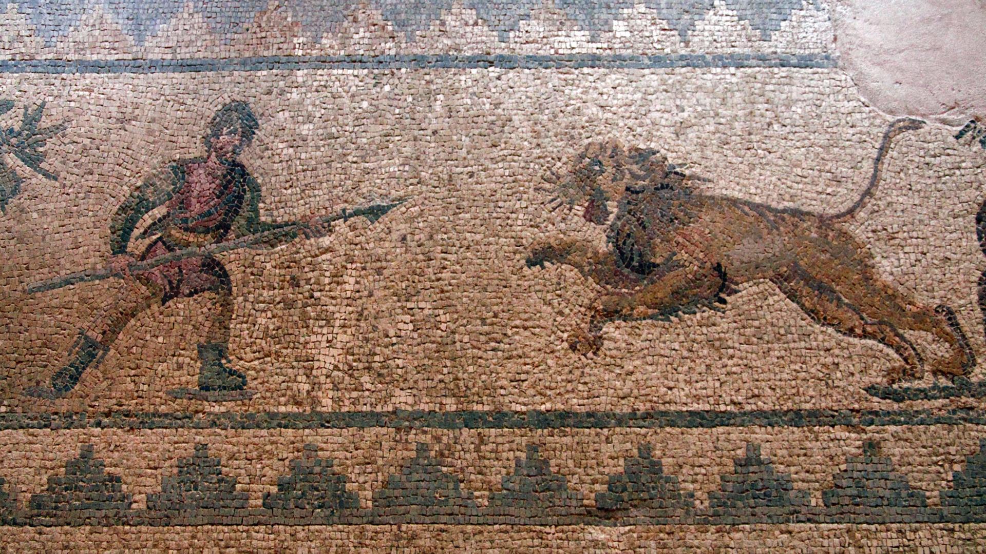 Mosaik "Ein Jäger greift mit dem Speer einen Löwen an", Haus des Dionysos, die südliche Porticus, Raum 12, Archäologischer Park, Paphos im griechischen Teil der Insel Zypern