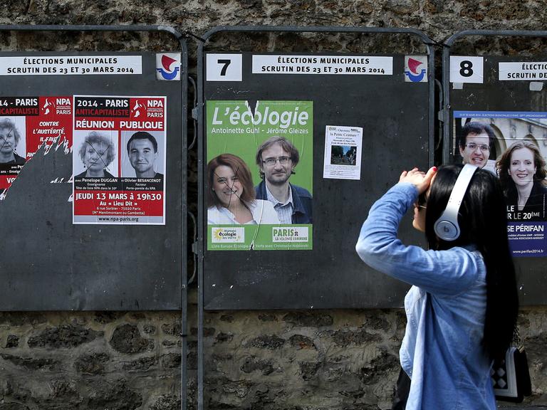 Plakate vor den französischen Kommunalwahlen 2014