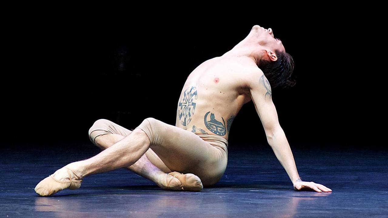 Der Tänzer Sergei Polunin bei einer Vorstellung am 02.03.2017 im London Palladium Theater