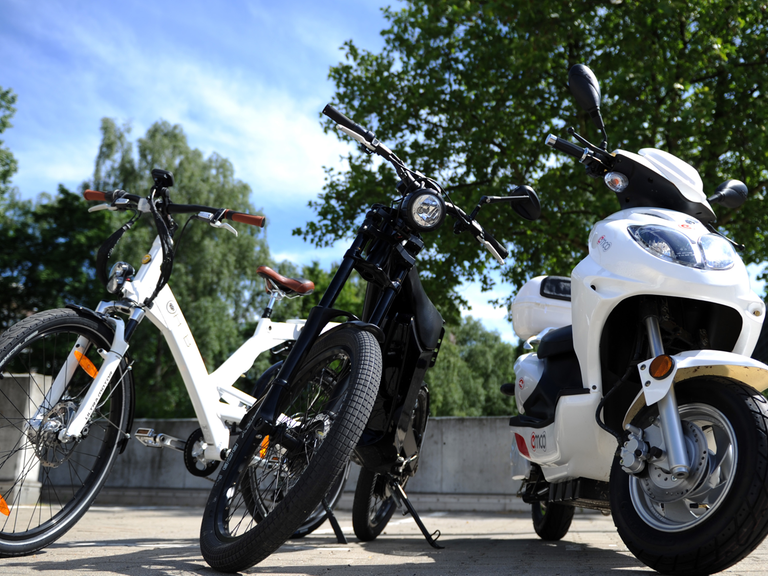 Elektro-Fahrrad und Elektro-Roller