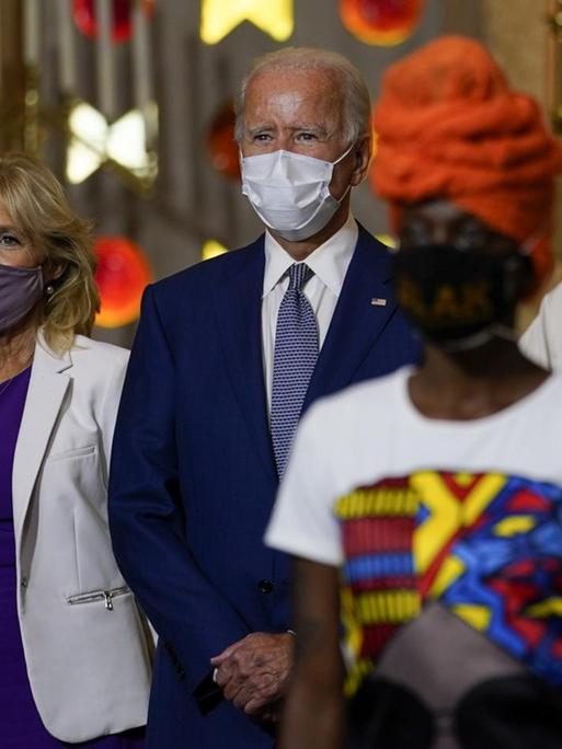 Joe Biden mit seiner Frau Jill bei einer Wahlkampfveranstaltung in Kenosha