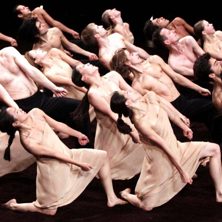 Am 5. Oktober 2009 zeigte die Truppe von Pina Bausch in Kairo die Tanzstücke  "Le Sacre du Printemps" and "Bamboo Blues"' in Kairo.