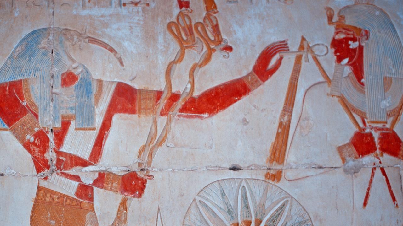 Abydos, Thot übergibt Pharao Sethos I. die Kronen von Unter- und Oberägypten, Relief im Tempel Sethos I.
