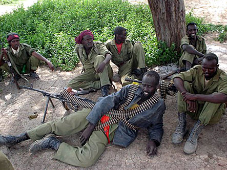Soldaten der somalischen Übergangsregierung ruhen sich in der Nähe der Stadt Jowhar aus.