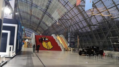 Die menschenleere Glashalle der Leipziger Buchmesse