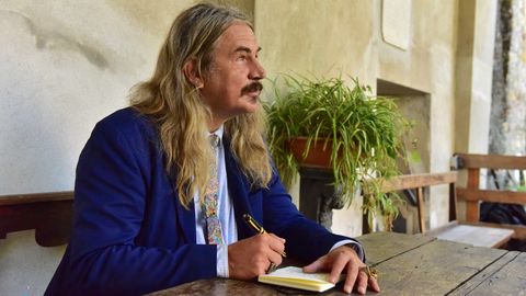 Ein Portraits des niederländischen Schriftstellers Ilja Leonard Pfeijffer