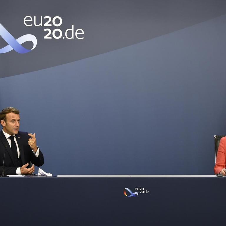 Bundeskanzlerin Angela Merkel und Frankreichs Präsident Emmanuel Macron bei einer gemeinsamen Presekonferenz zum Abschluss des EU-Sondergipfels in Brüssel