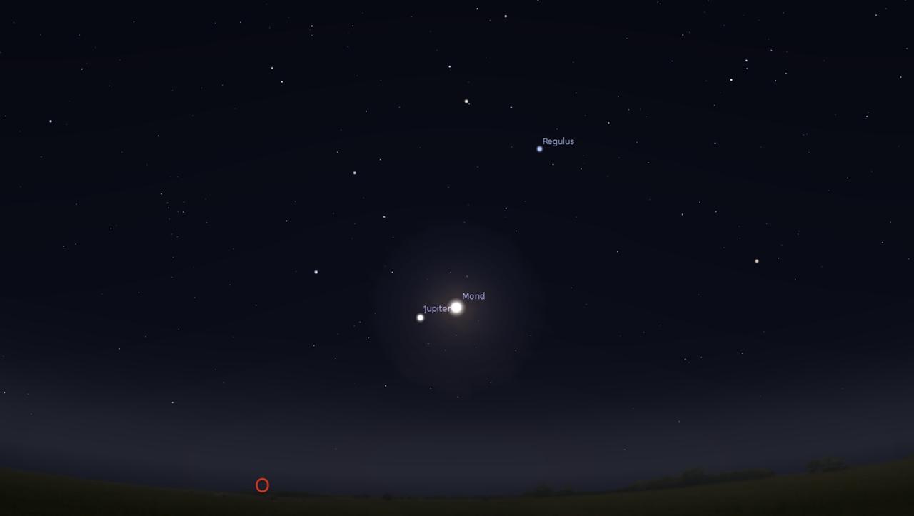Jupiter und der Mond stehen gegen 21 Uhr am Osthimmel