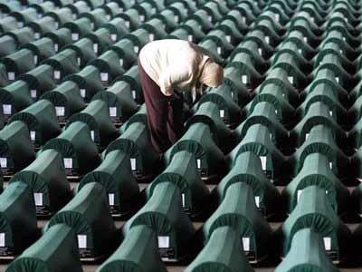 Mehr als 600 identifizierte Srebrenica-Opfer sollen bei der Zeremonie bestattet werden Mehr als 600 identifizierte Srebrenica-Opfer sollen bei der Zeremonie bestattet werden