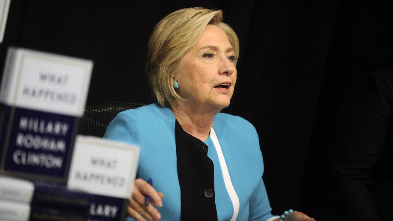 Hillary Clinton signiert ihr Buch "What Happend" in New York am 12.09.2017