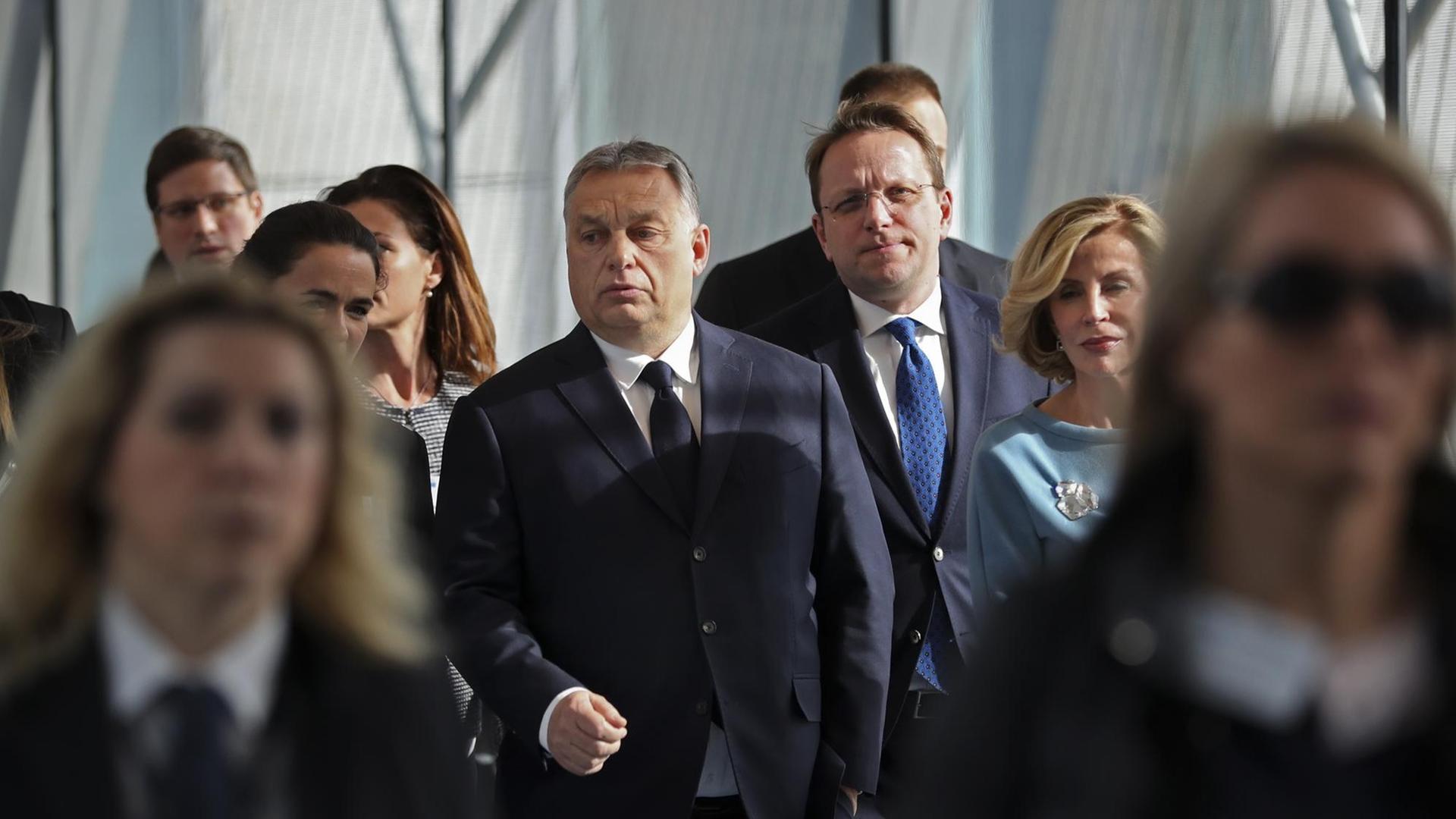 Das Foto zeigt den ungarischen Minister-Präsidenten Viktor Orban kurz vor einem Treffen der EVP in Brüssel.