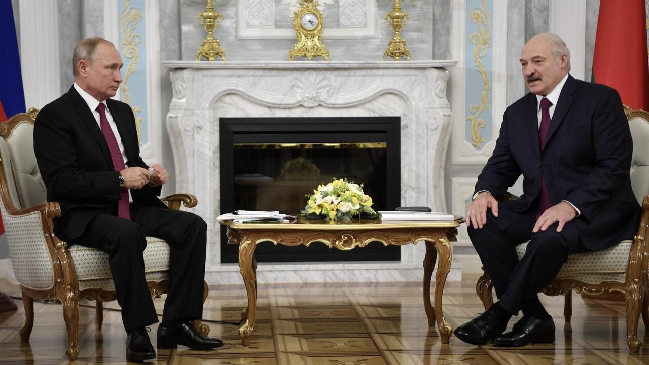 Der russische Präsident Wladimir Putin (li.) und der weißrussische Präsident Alexander Lukaschenko 