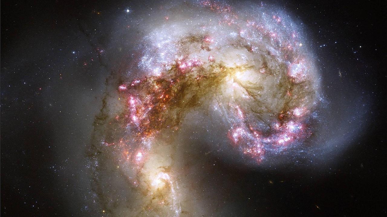 Die Antennen-Galaxien befinden sich gerade in einer intensiven gegenseitigen Wechselwirkung (NASA)