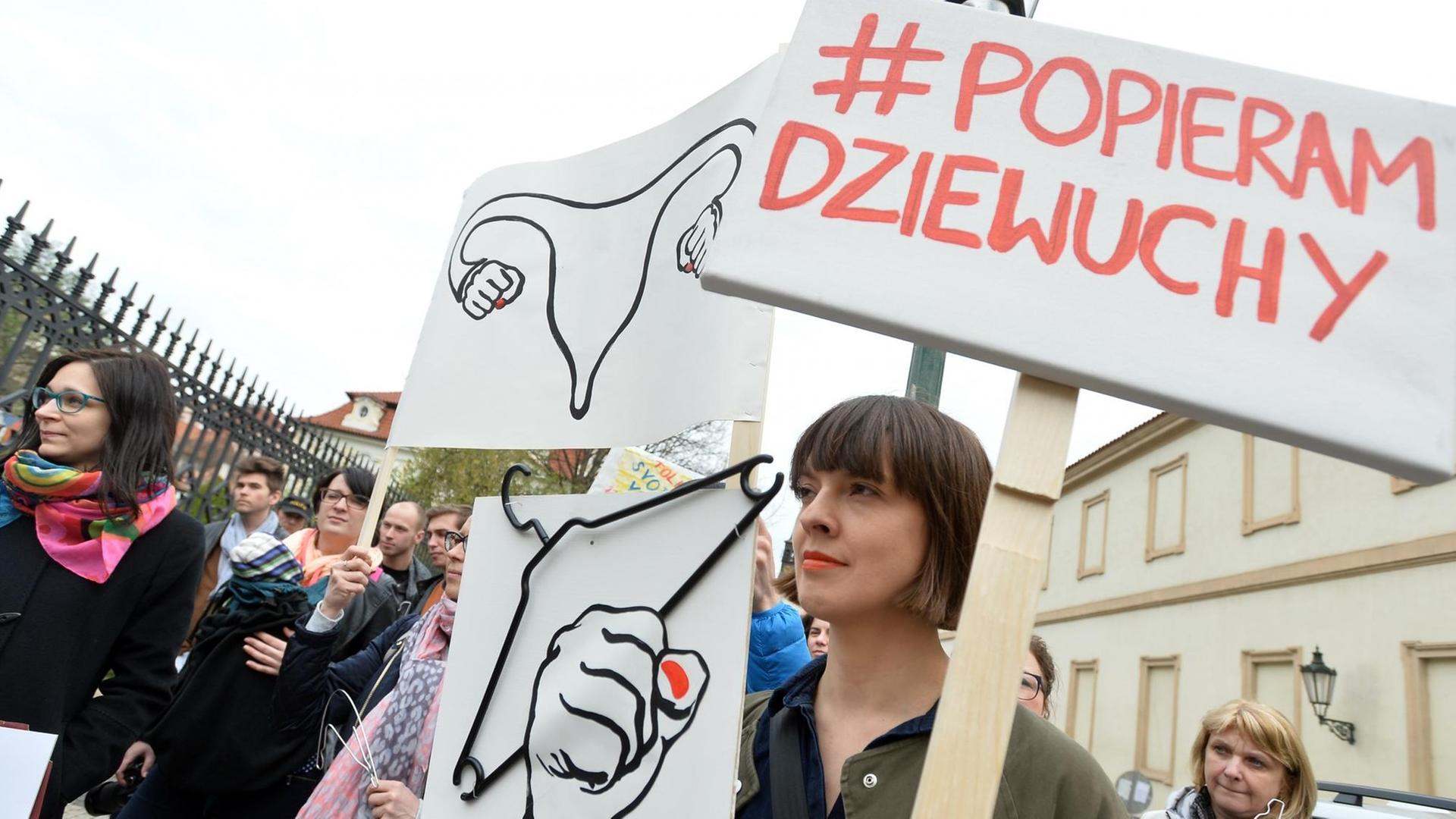 In Tschechien demonstrierten bereits Frauenorganisationen vor der polnischen Botschaft
