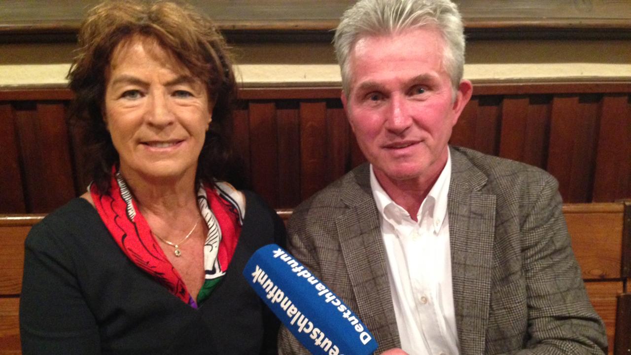 Jupp Heynckes mit Gisela Weisweiler, Witwe von Trainerlegende Hennes Weisweiler. Jupp Heynckes mit Gisela Weisweiler, Witwe von Trainerlegende Hennes Weisweiler.