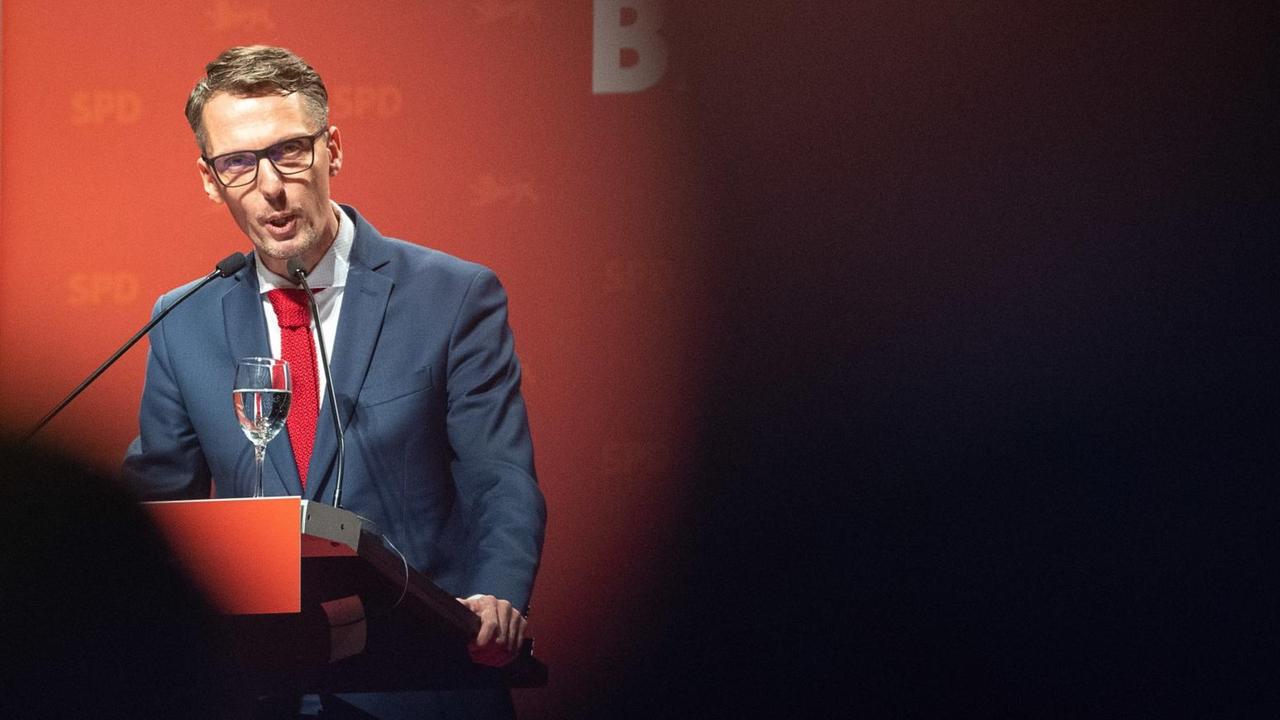 Lars Castellucci, Abgeordneter der SPD im Bundestag, und Kandidat für den Landesvorsitz in Baden-Württemberg, spricht beim Landesparteitag der SPD Baden-Württemberg vor der Wahl.