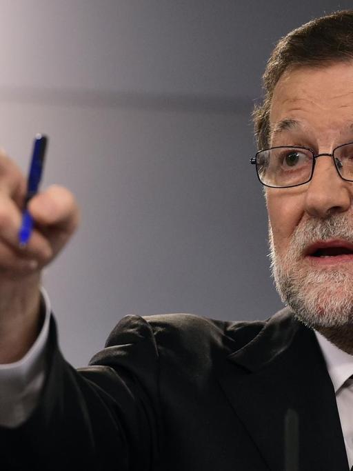 Spaniens Ministerpräsident Rajoy bei seiner Pressekonferenz in Madrid