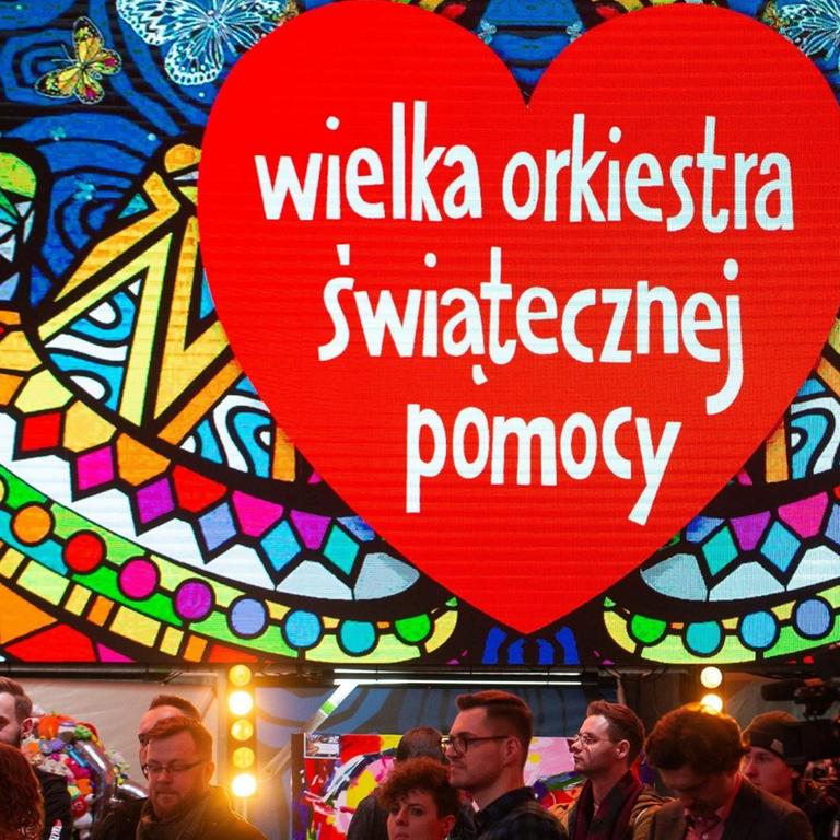 Co roku w styczniu w Polsce w ramach akcji charytatywnej Wielka Orkiestra Świątecznej Pomocy zbierane są pieniądze na zakup sprzętu medycznego.